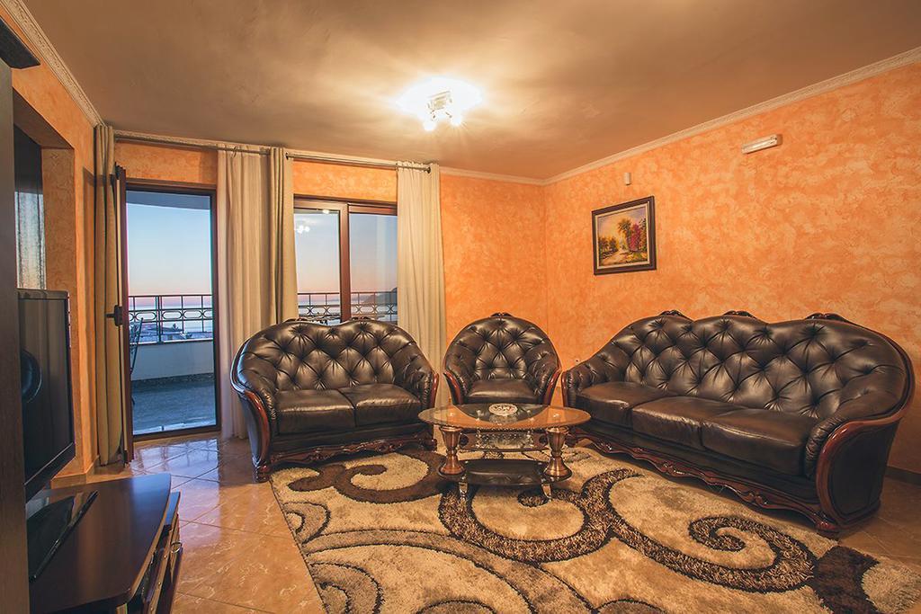 Villa M Dobra Voda Oda fotoğraf